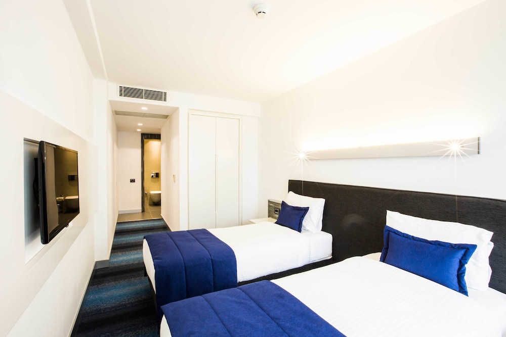 COMFORT, TWIN BEDS