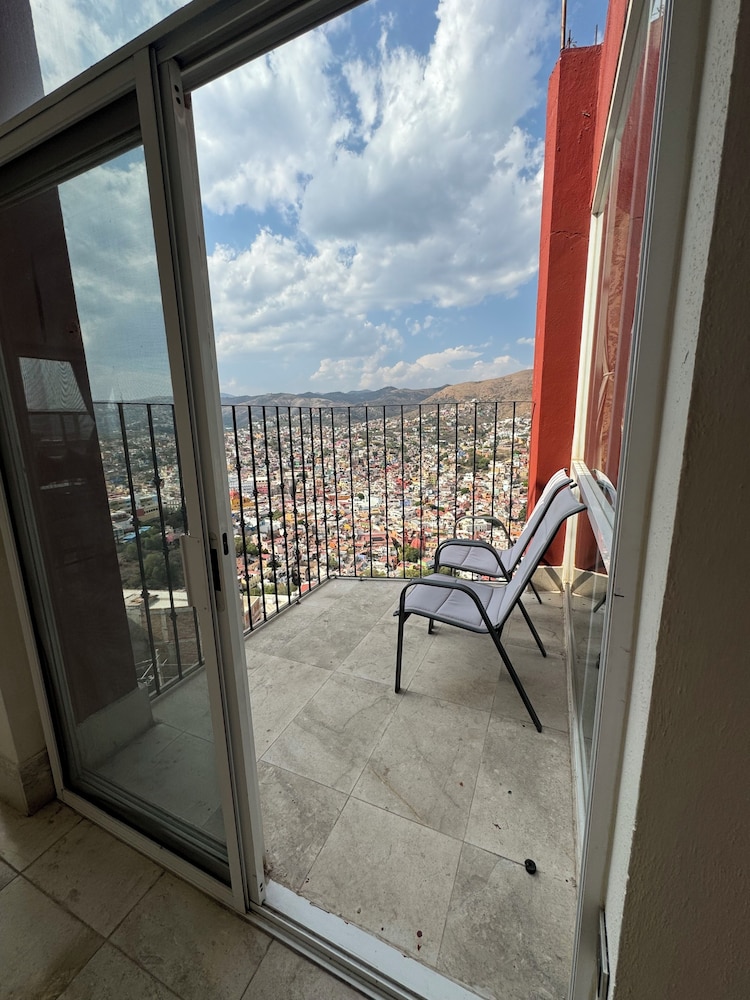 La Vista Hotel 20/50