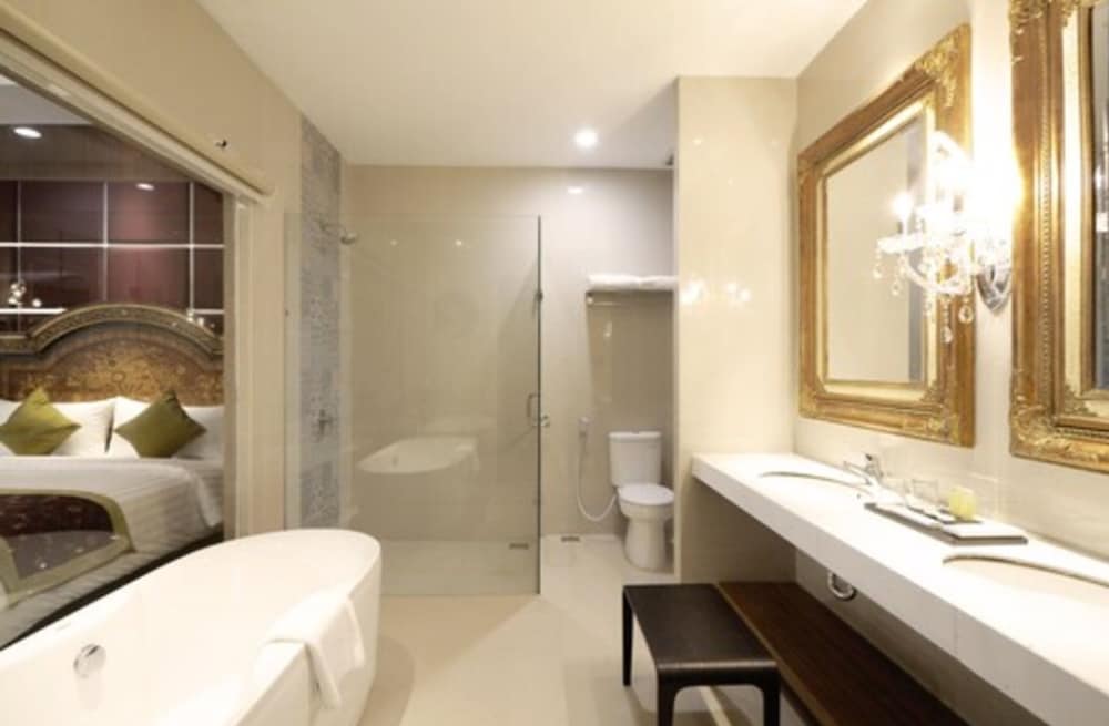 Ramada Suites By Wyndham Solo 44/45