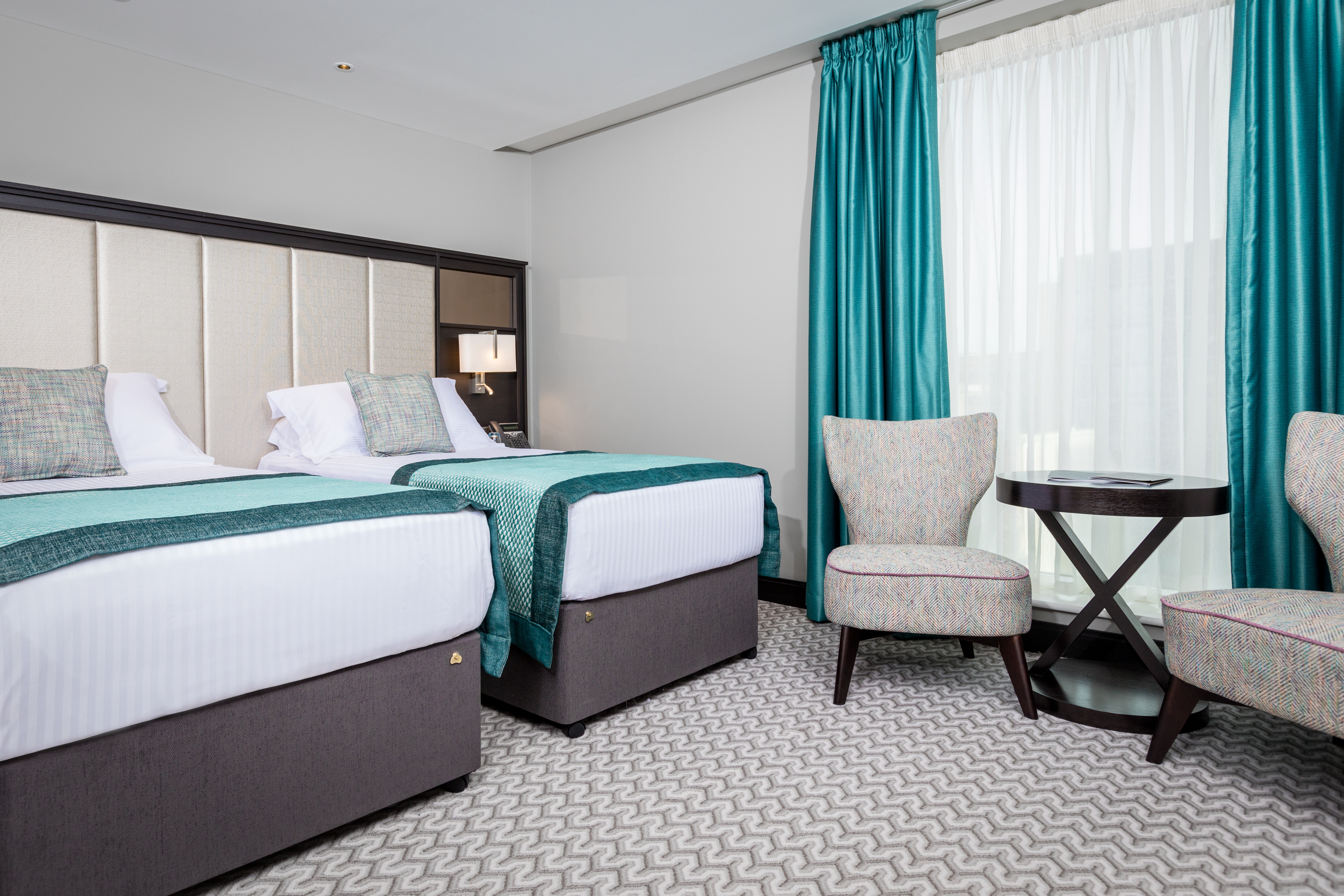 DELUXE, TWIN BEDS