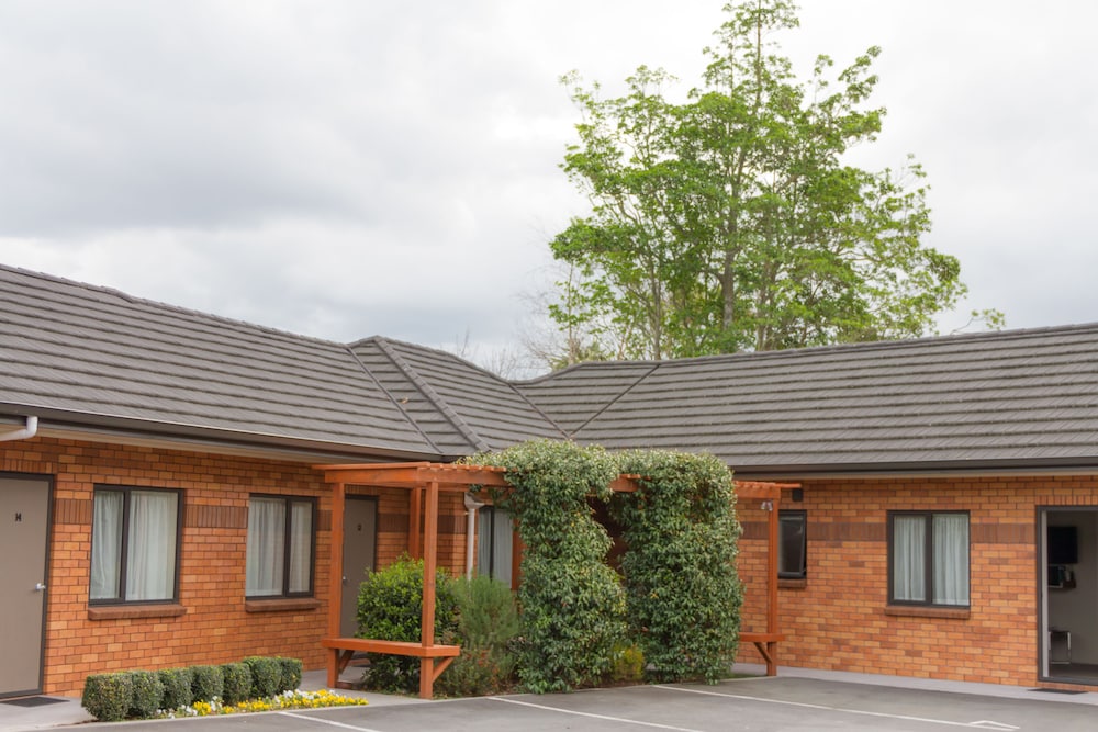 Albert Court Motor Lodge 7/57