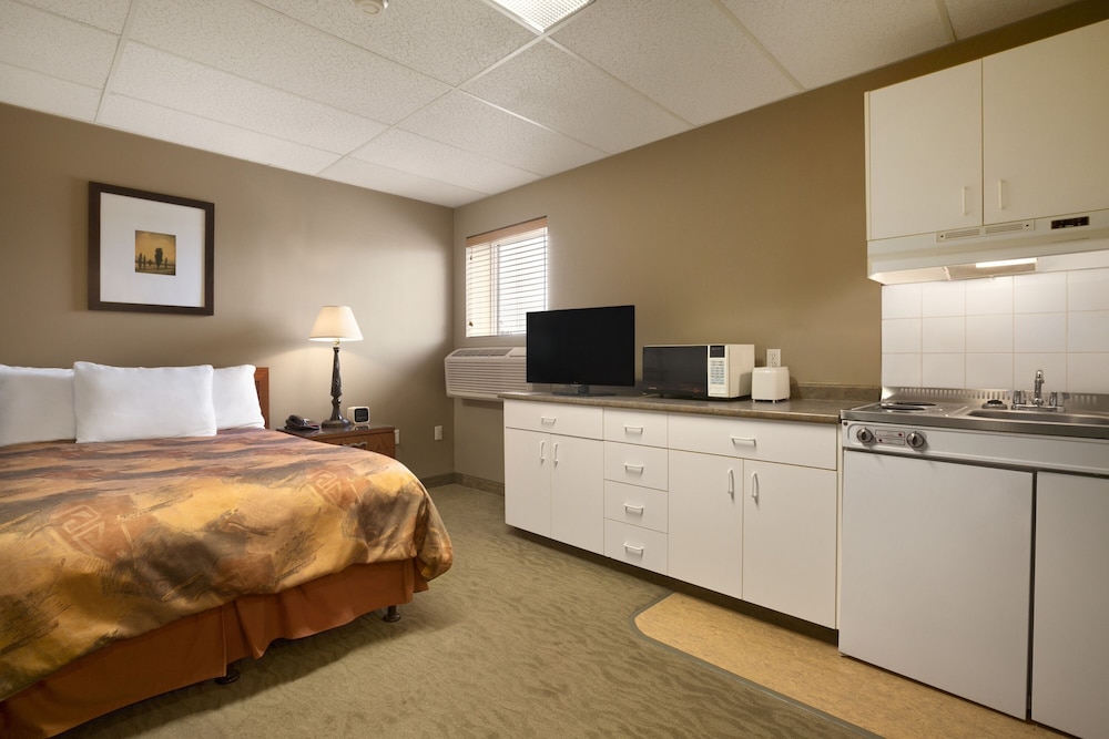 Central Suite Hotel Lloydminster 8/31