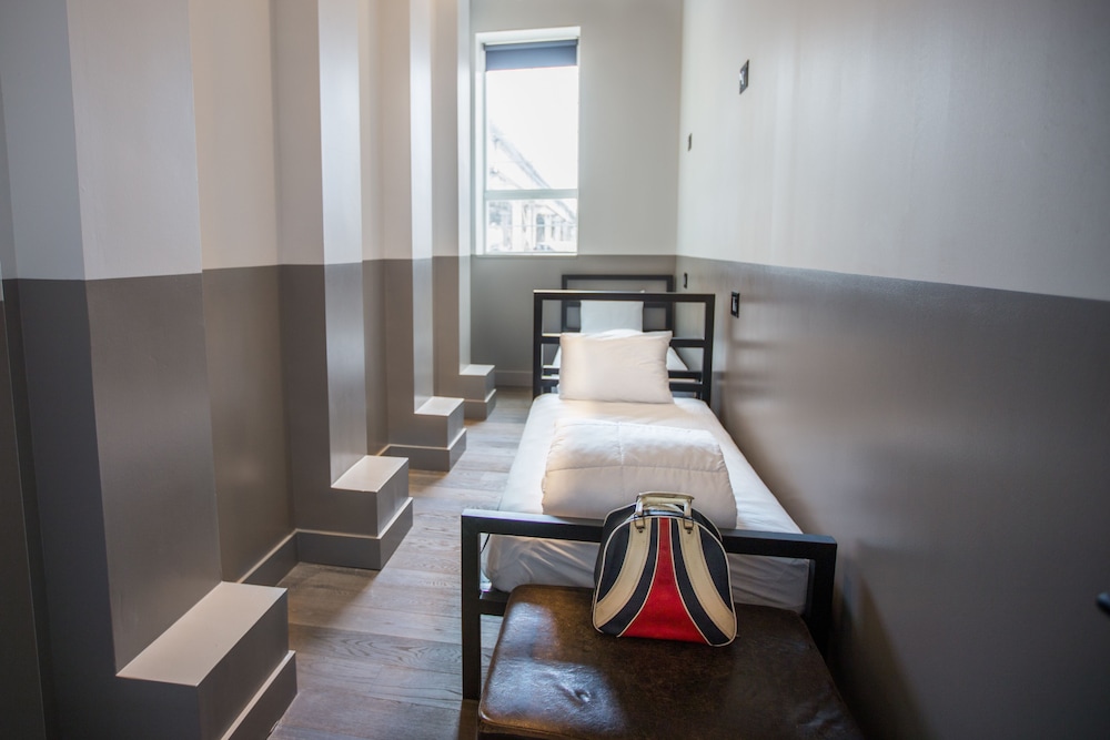 The Chicago Hotel Collection River North 19/60