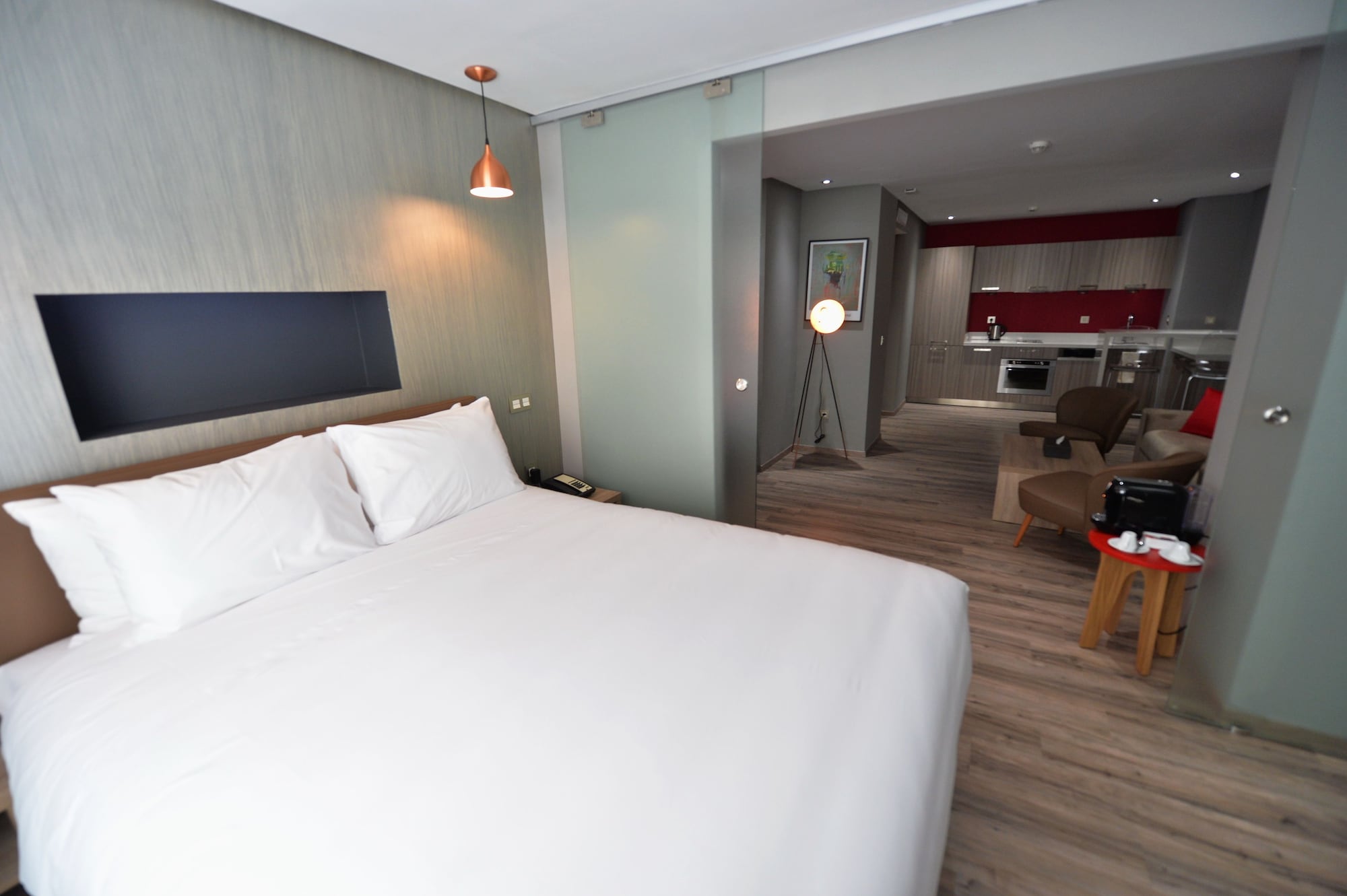 EXECUTIVE, APARTMENT, QUEEN BED, SOFA