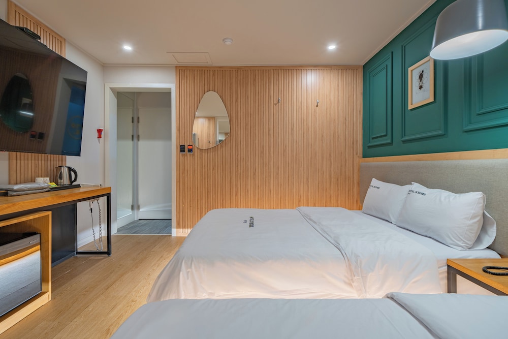 BUSINESS, TWIN BEDS