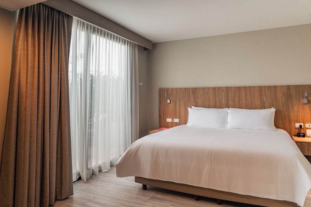 ROOM, MULTIPLE BEDS
