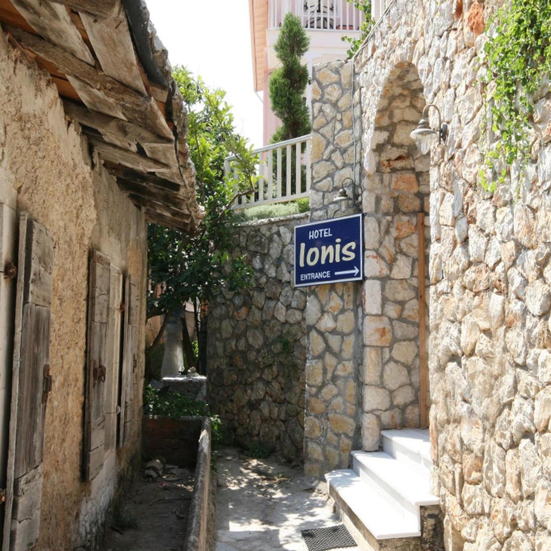 Ionis Hotel 11/42