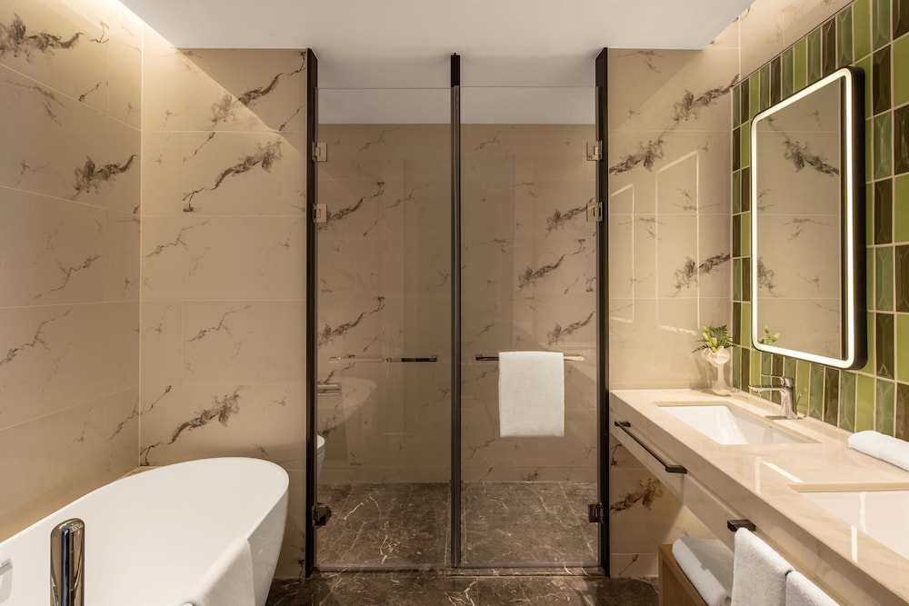 Holiday Inn and Suites Qingdao Jinshui 26/80