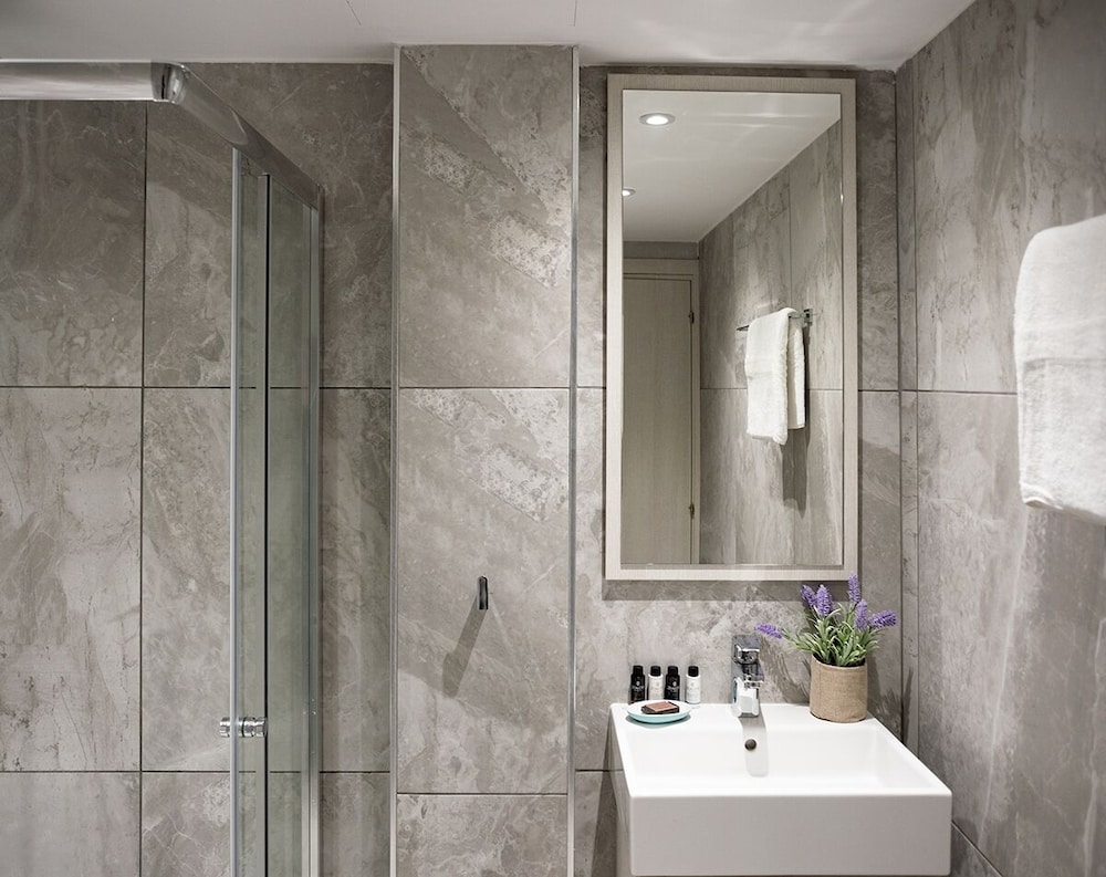 Roseum Boutique Hotel 46/50