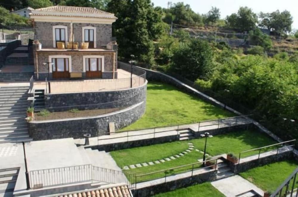 Antico Borgo Petralia 43/47