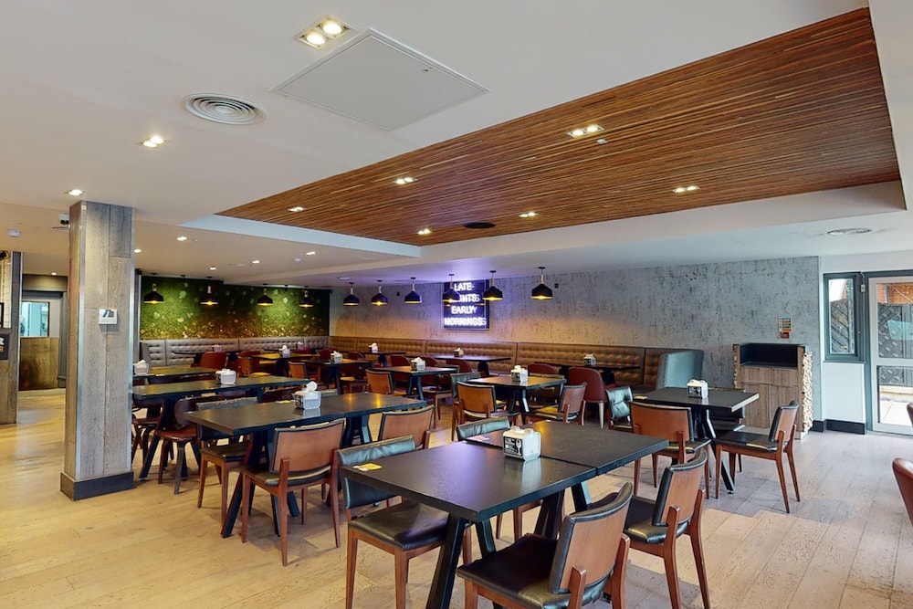 Village Hotel Cardiff 35/58