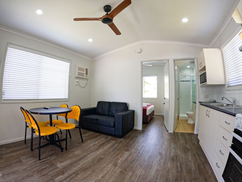 Alex Beach Cabins and Tourist Park 17/50
