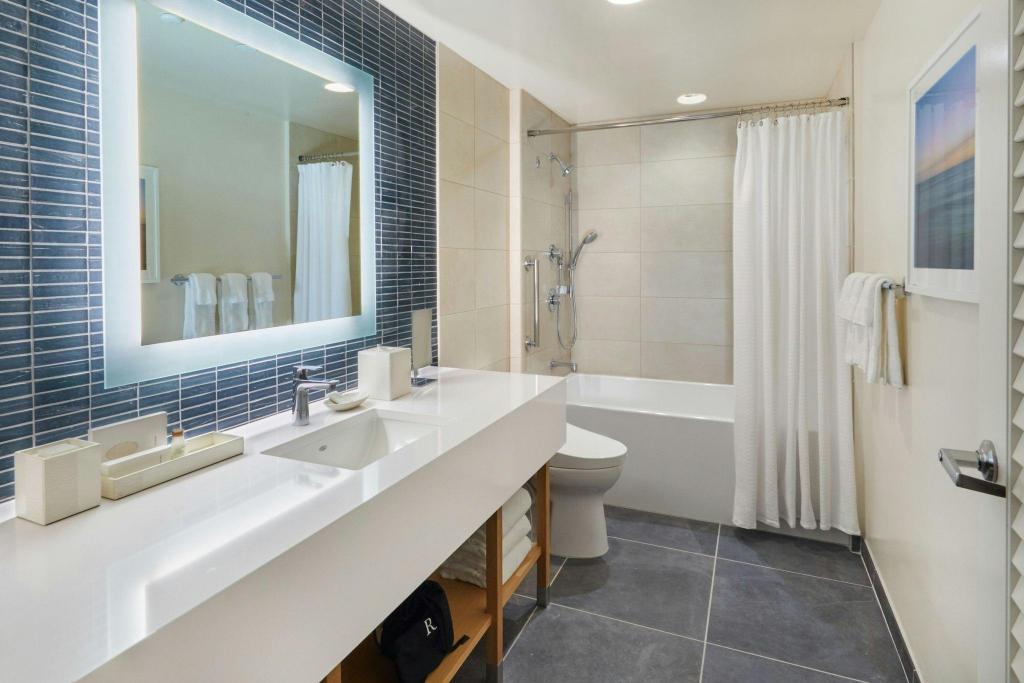 1 Bedroom, Residential, Suite, King Bed, Partial Ocean View, Sofa
