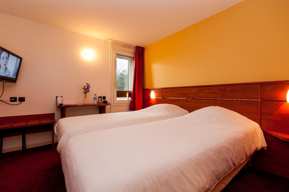 Brit Hotel Agen - L Aquitaine 13/53