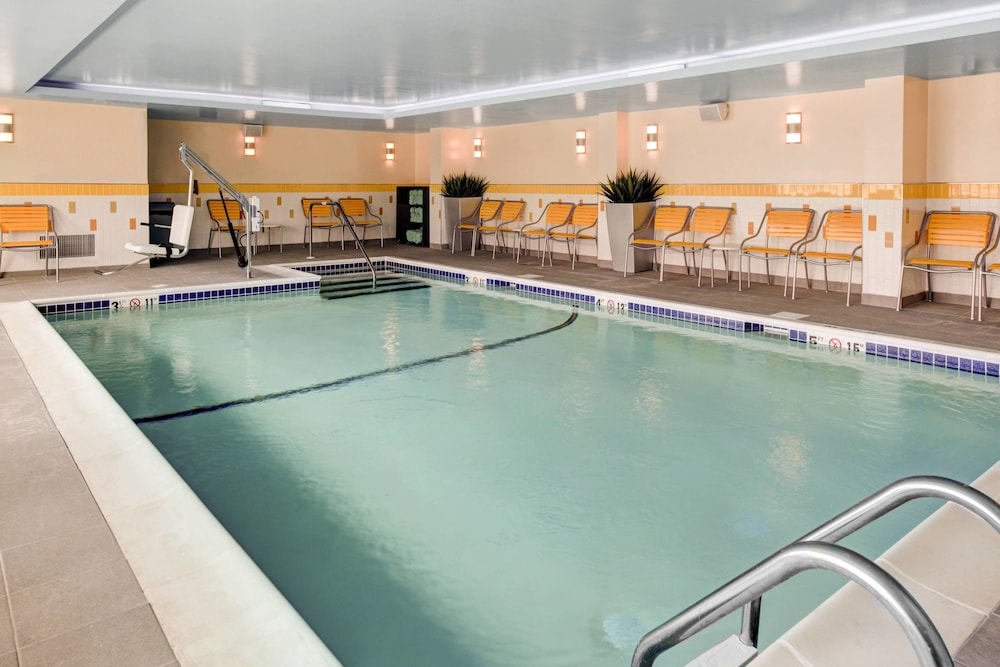 Fairfield Inn And Suites Cape Cod Hyannis 3/38
