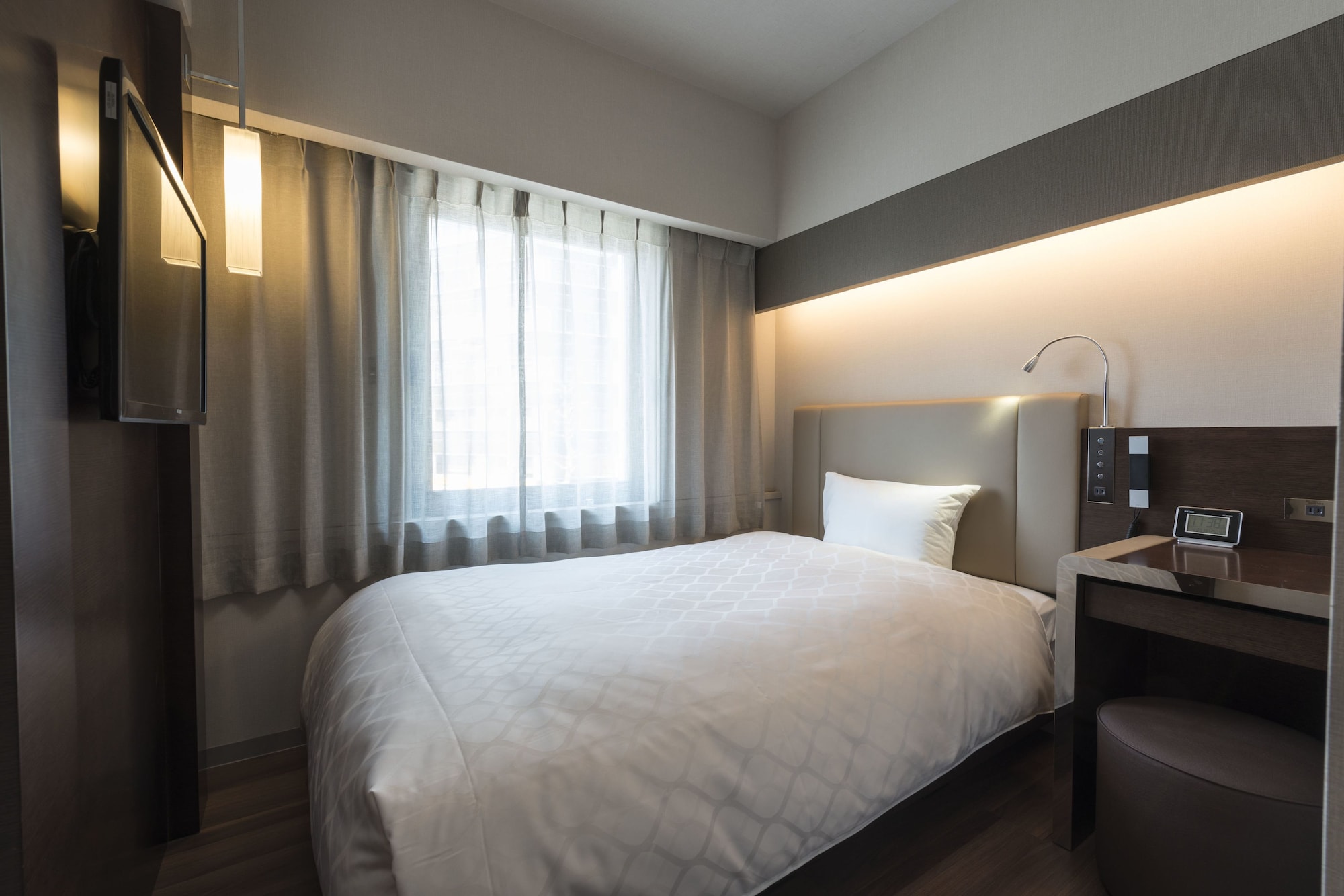 ROOM, SINGLE