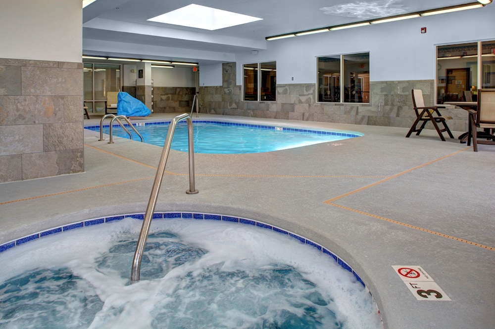La Quinta Inn & Suites by Wyndham Asheville Downtown 12/34