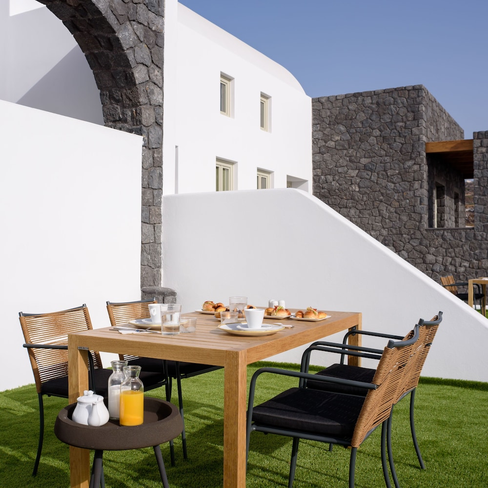 Este Luxury Suites 72/78