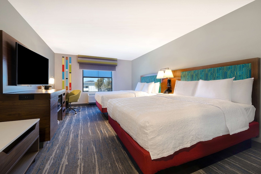 Room, 2 Queen Beds, Bathtub, Accessible