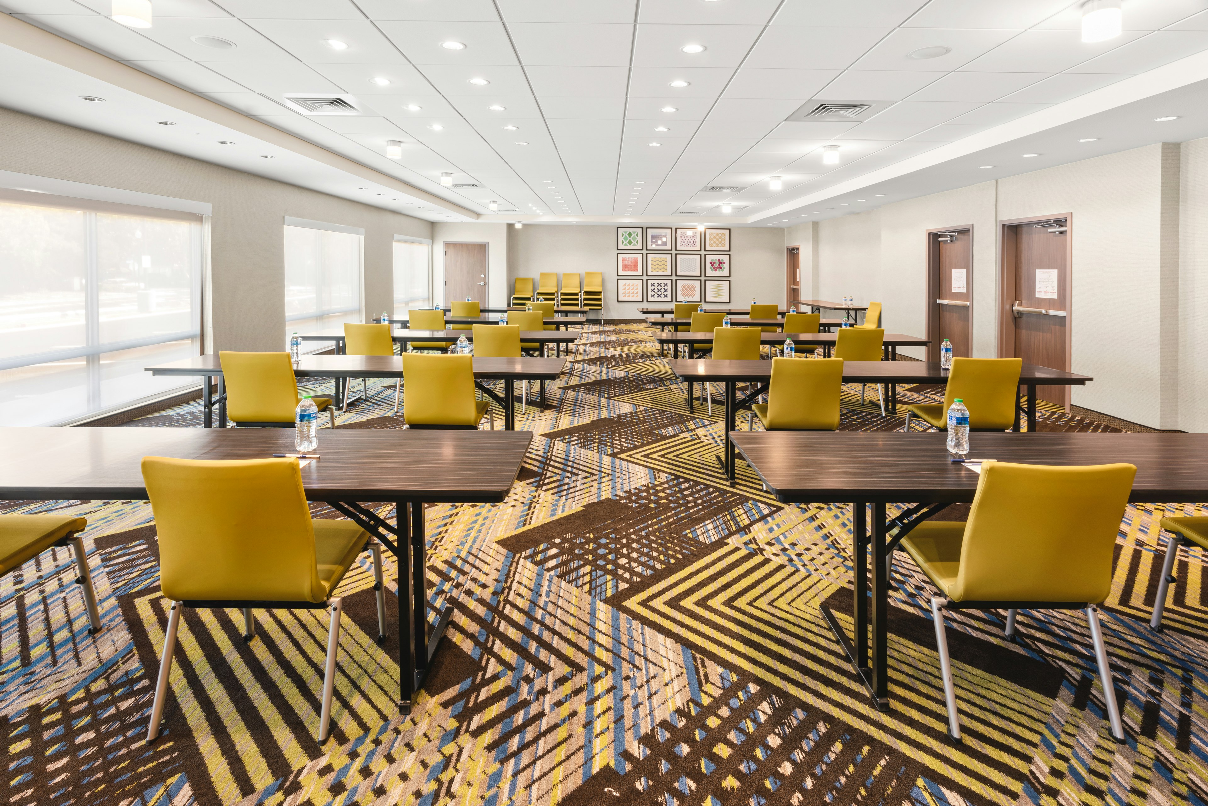 Holiday Inn Express & Suites Suisun City 56/70