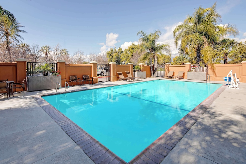 Hyatt Place Ontario/Rancho Cucamonga 18/33