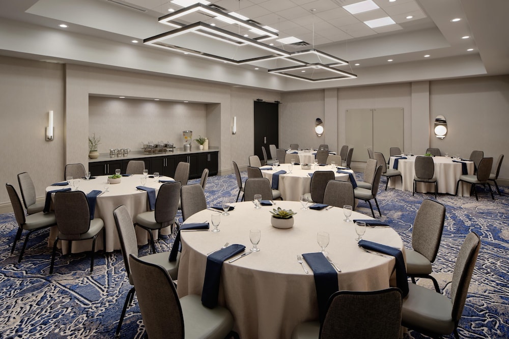 Hyatt Regency Suites Atlanta Northwest 61/65