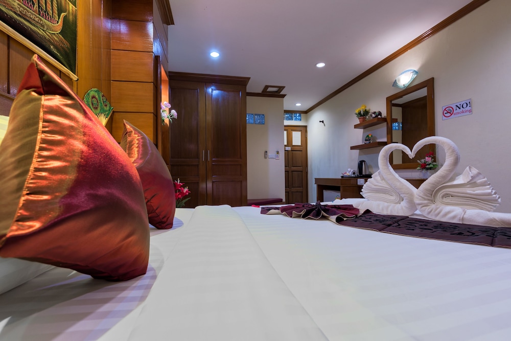 P R Patong Hotel 14/30