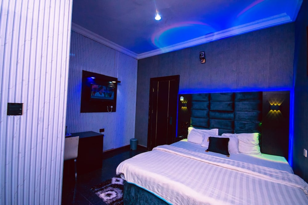 Grace Manor Hotels And Suites 7/23