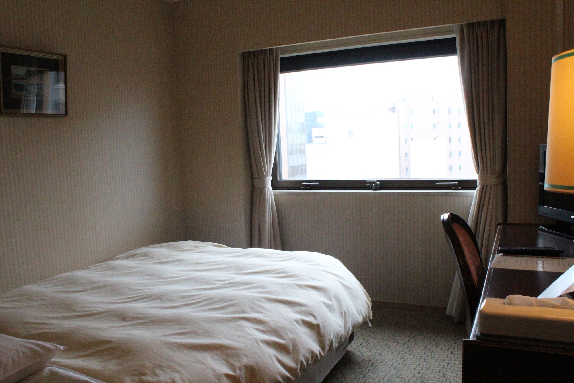ROOM, SINGLE, SMOKING