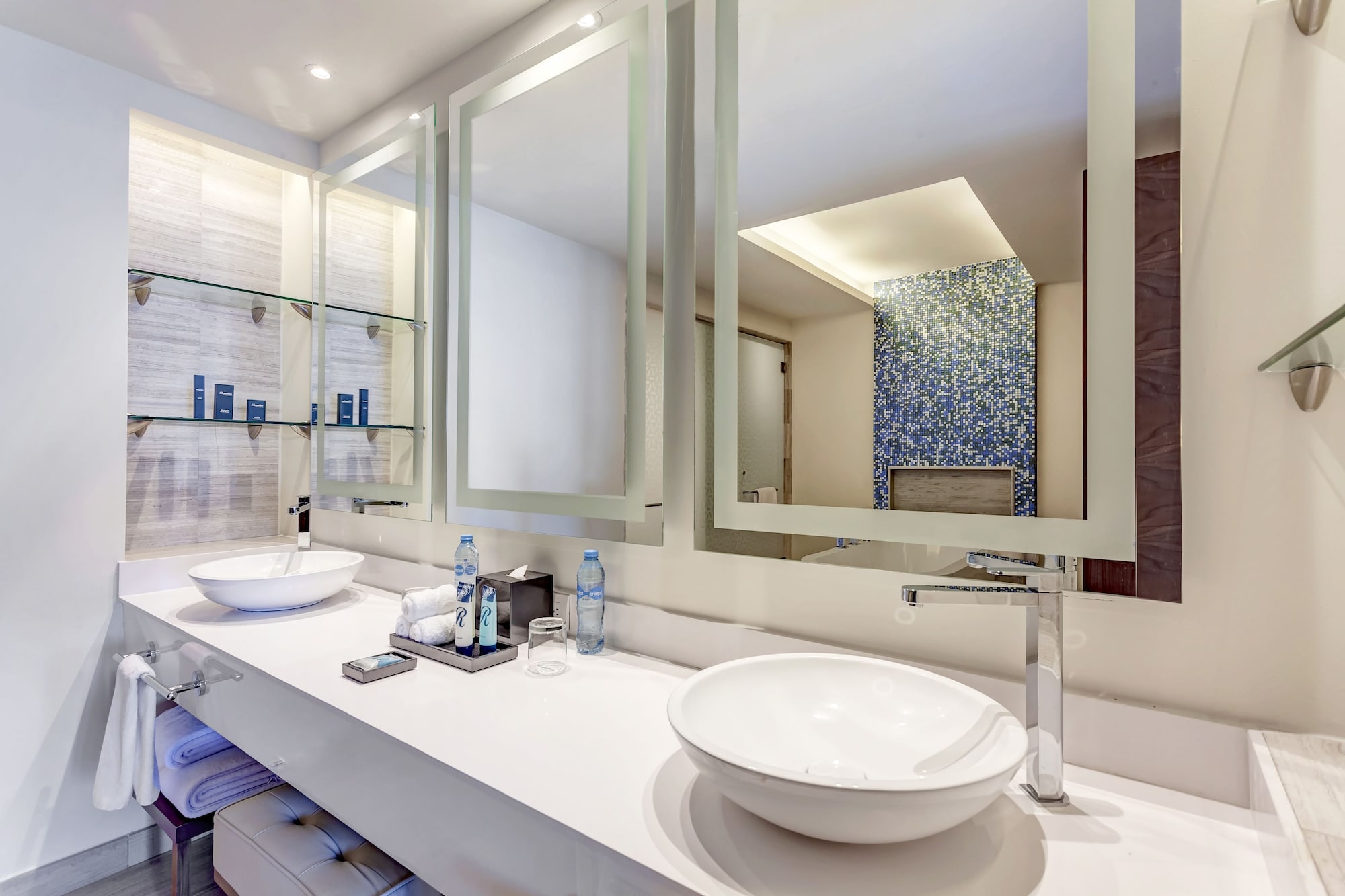 1 Bedroom, Diamond Club, Presidential, Luxury, Suite, King Bed, Ocean Front, Sofa، Royalton CHIC Cancun, An Autograph Collection (ex Royalton Cancun) 5/7