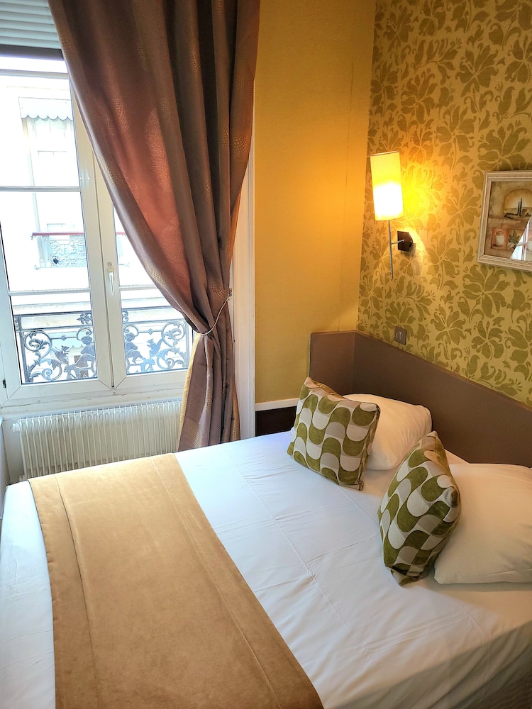 Hotel Du Dauphin 32/55