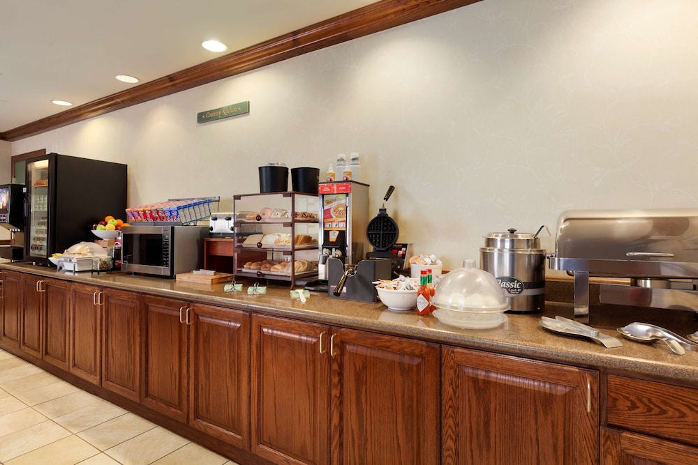 Country Inn and Suites By Radisson Gillette WY 40/51
