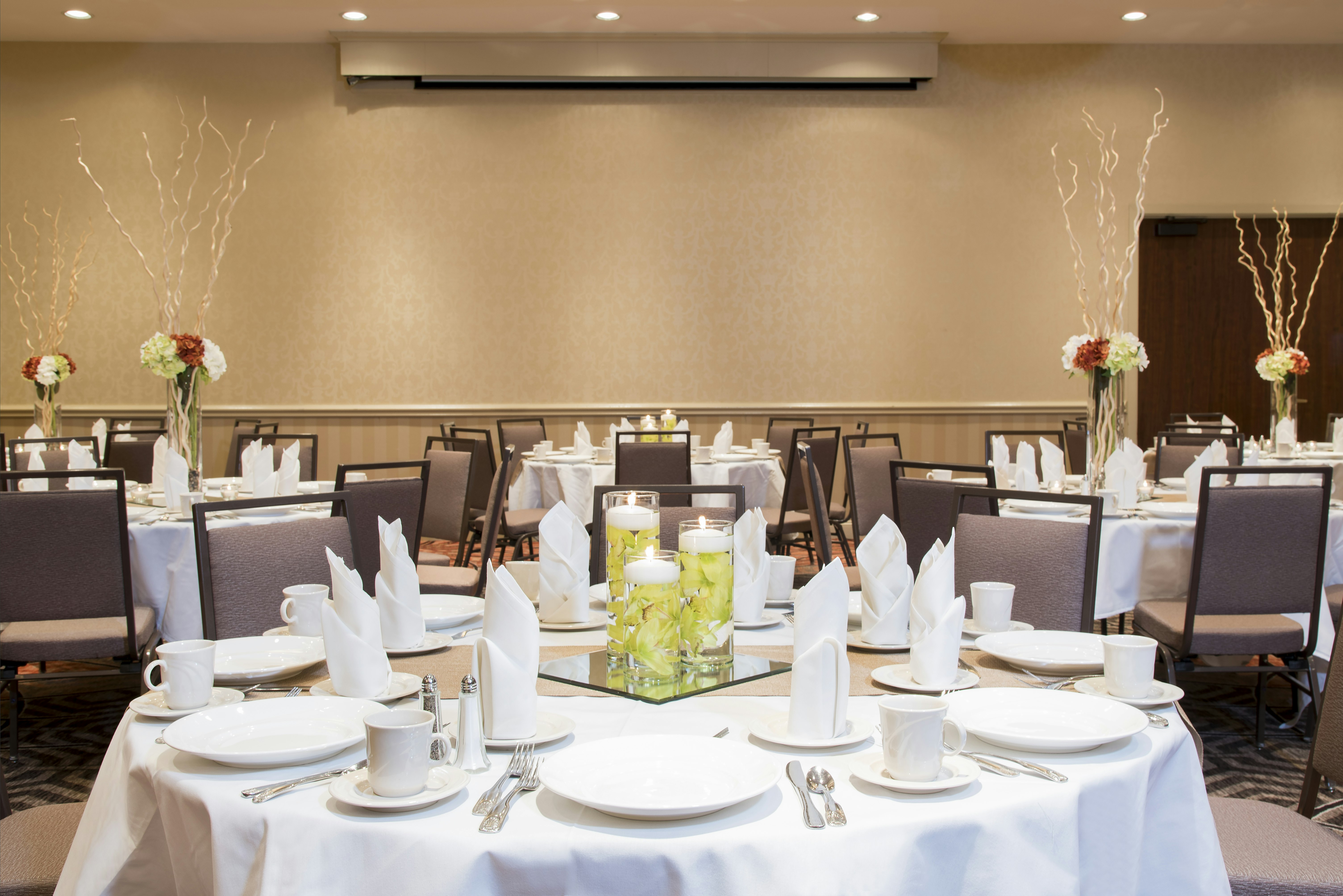 Doubletree By Hilton Hotel Grand Rapids Airport 29/53