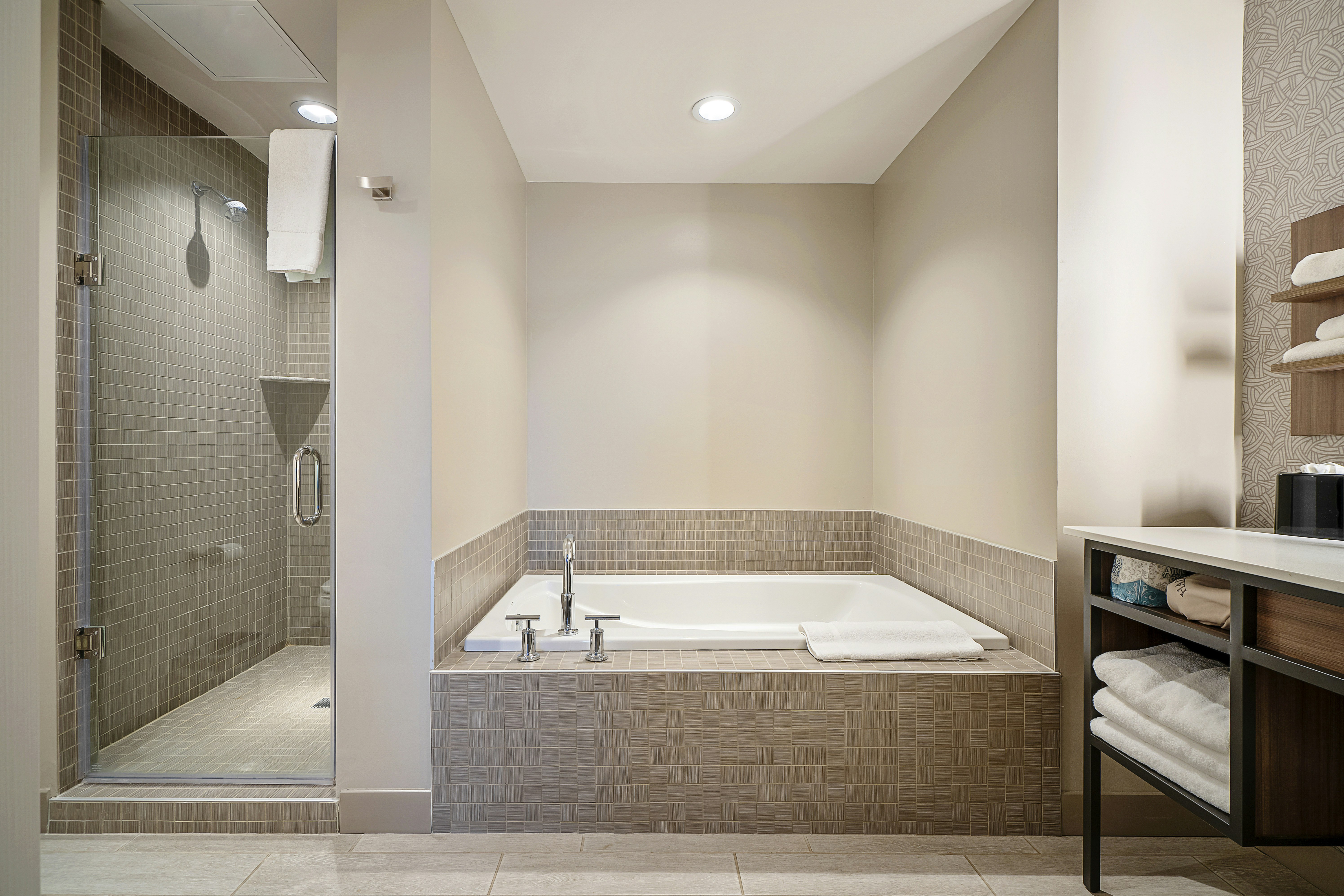 جناح بسرير كينج لذوي الإعاقة، Hilton Garden Inn Edmond / Oklahoma City North, OK 3/4