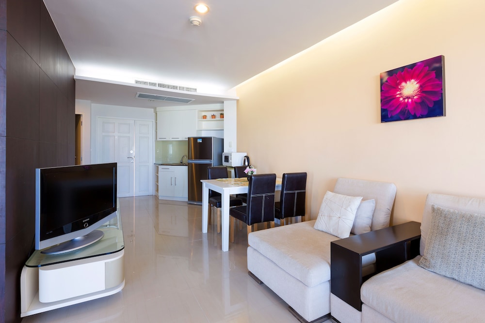 Baan Poolom Beachfront Condominium 30/50