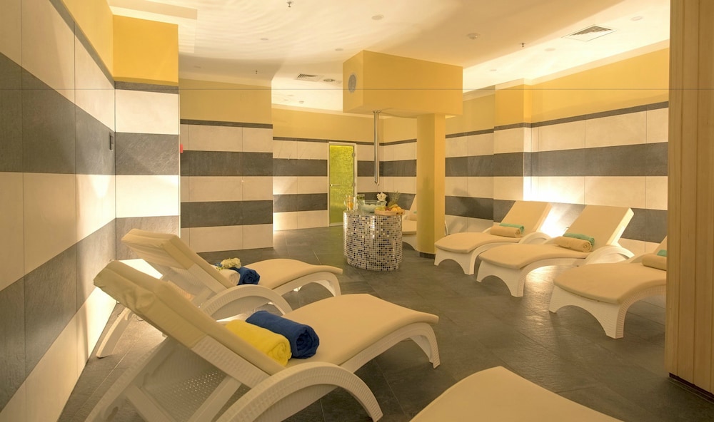 Crvena Luka Family Hotel 78/78