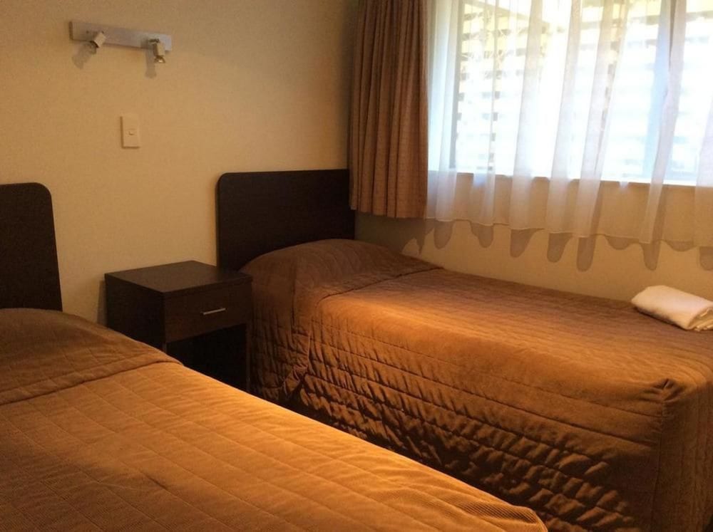 Marksman Motor Inn 32/47