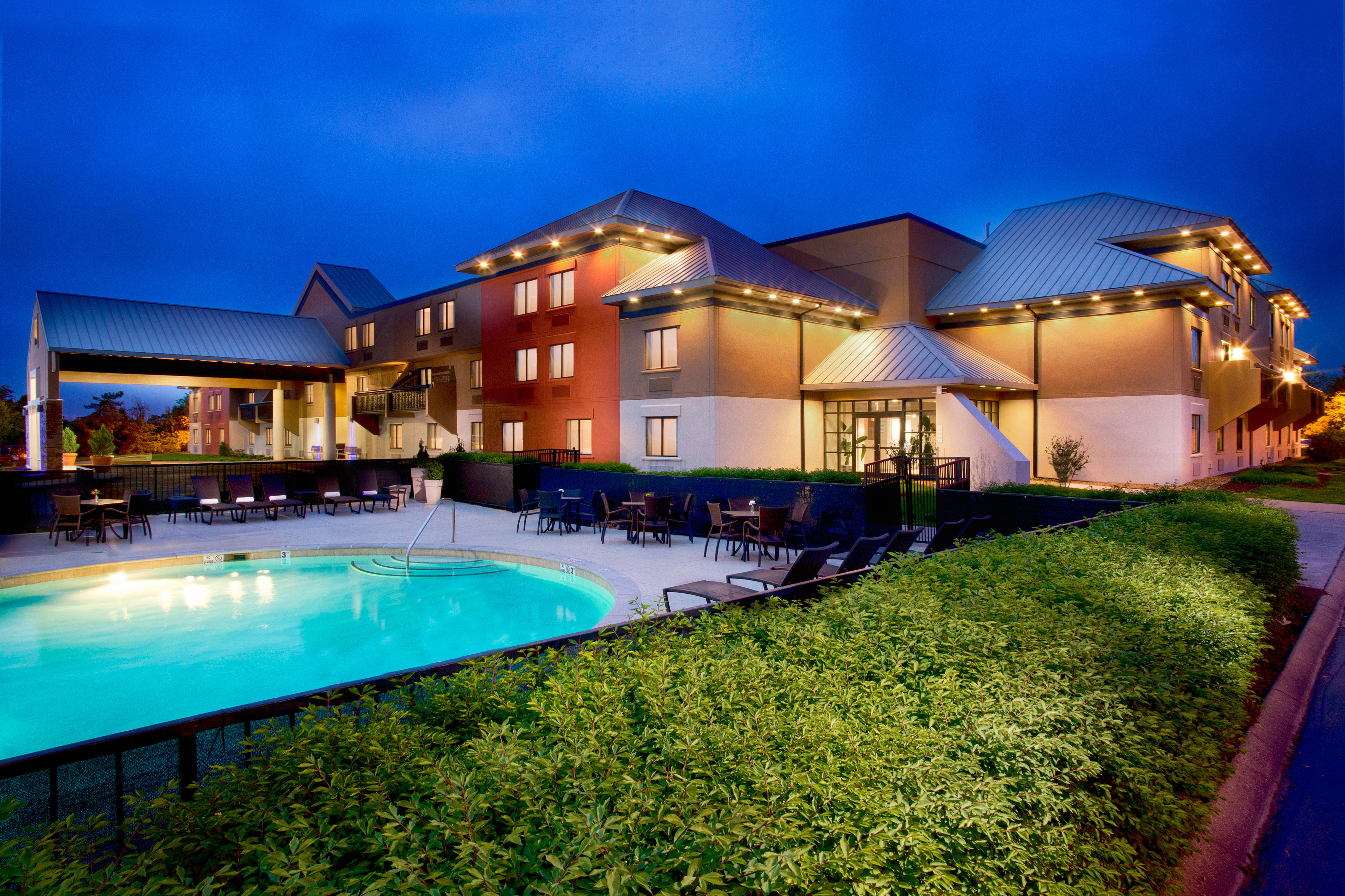 Holiday Inn Express Nashville Airport 8/49