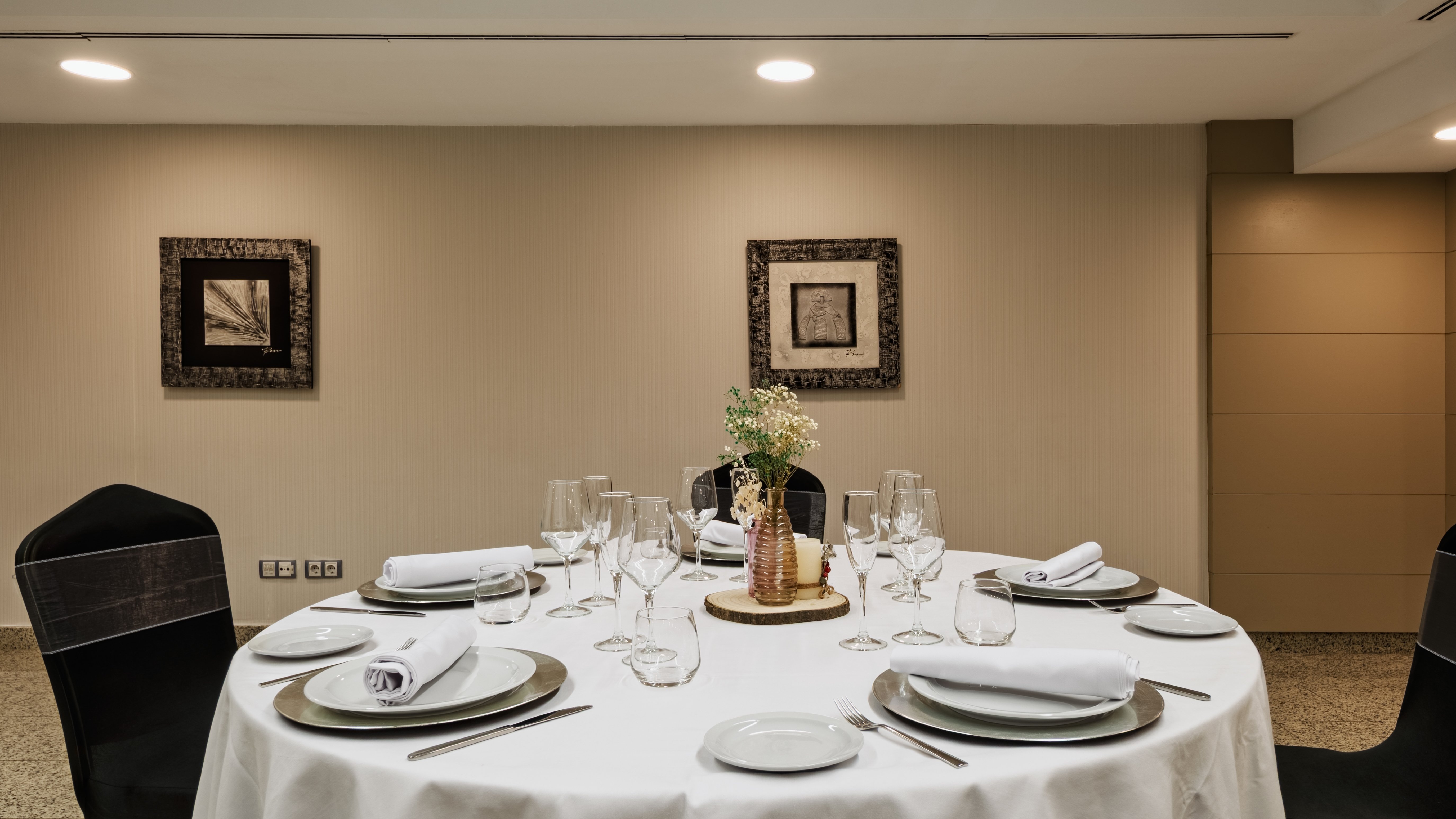 Crowne Plaza Madrid Airport Hotel 51/76
