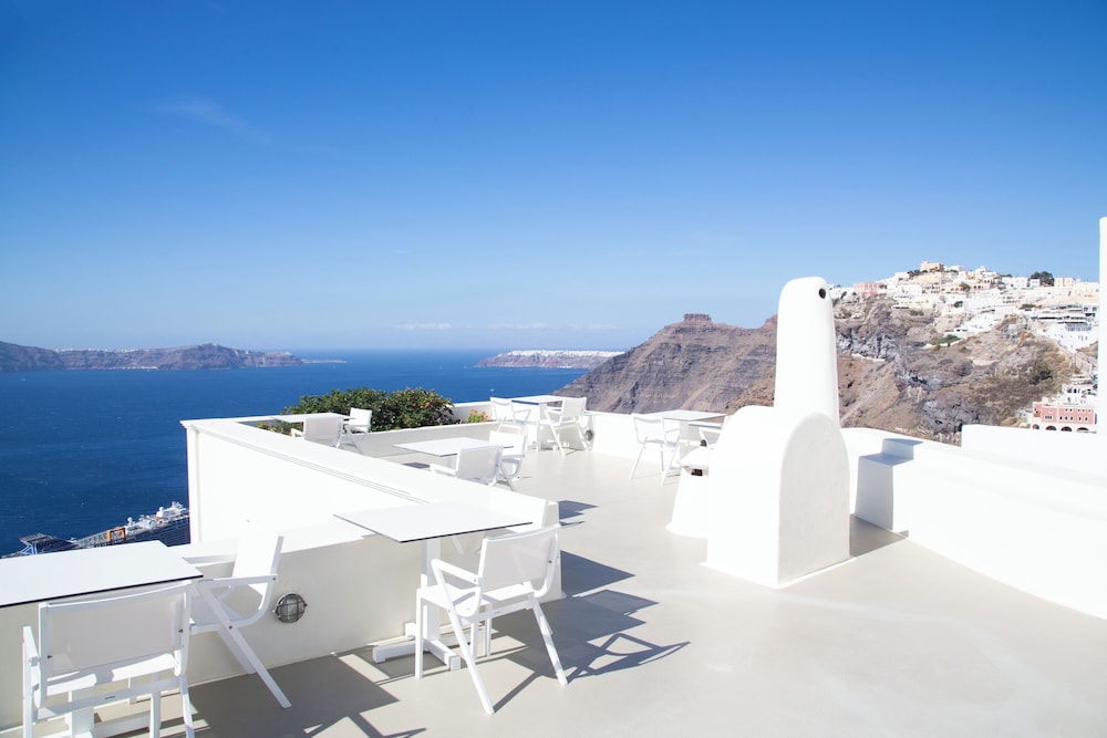 Pantelia Suites Santorini 68/71