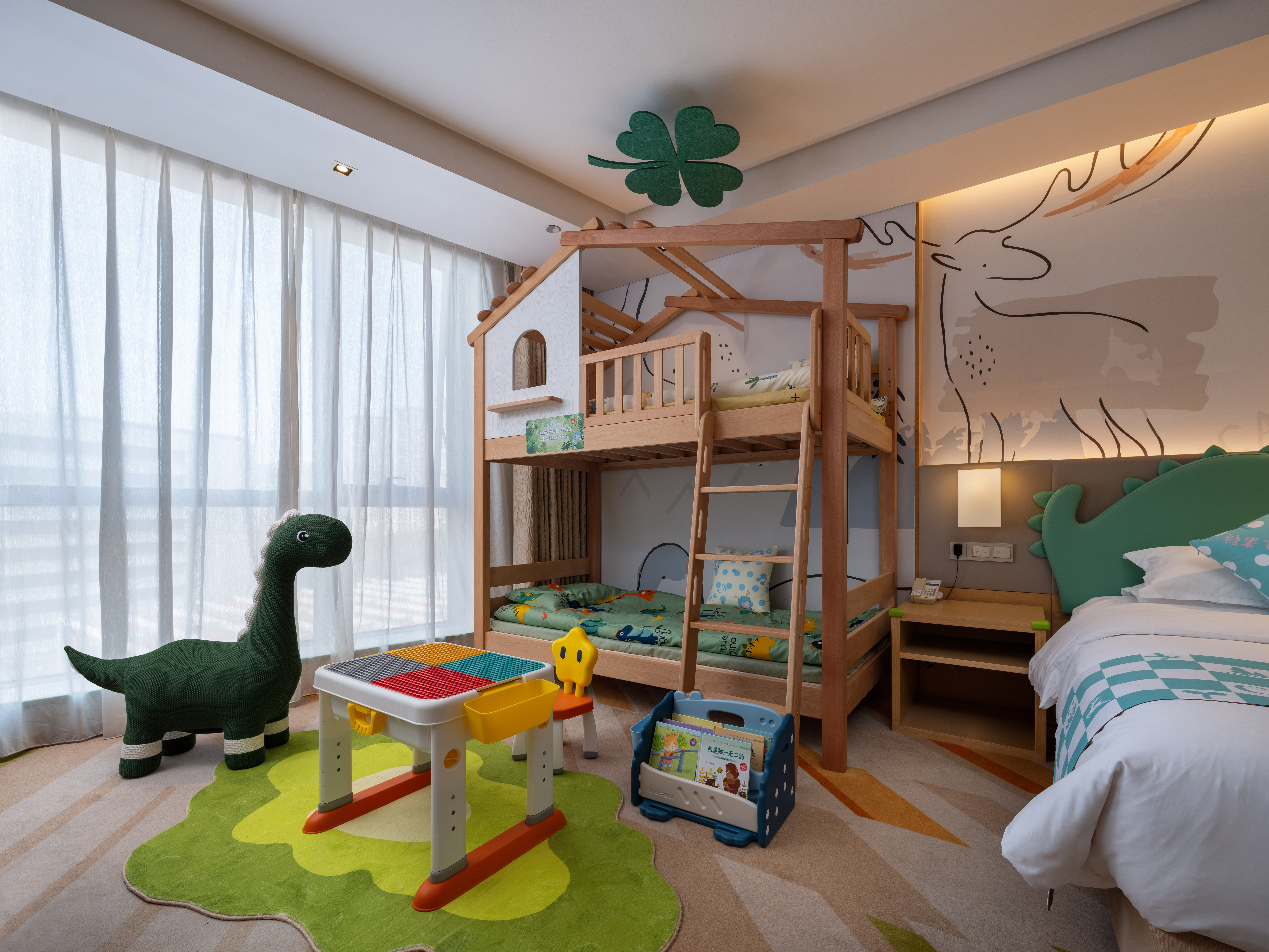 HOLIDAY INN WUXI TAIHU NEW CITY 62/69
