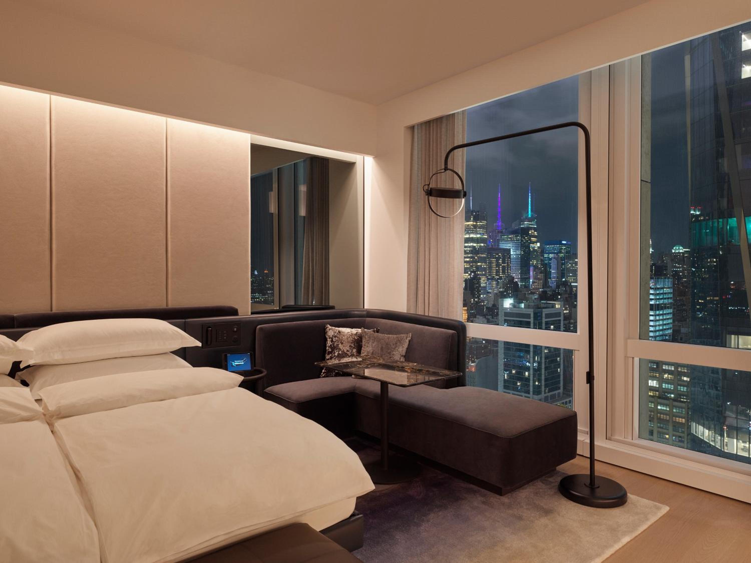 Guest Room, Deluxe, King Bed, Skyline View