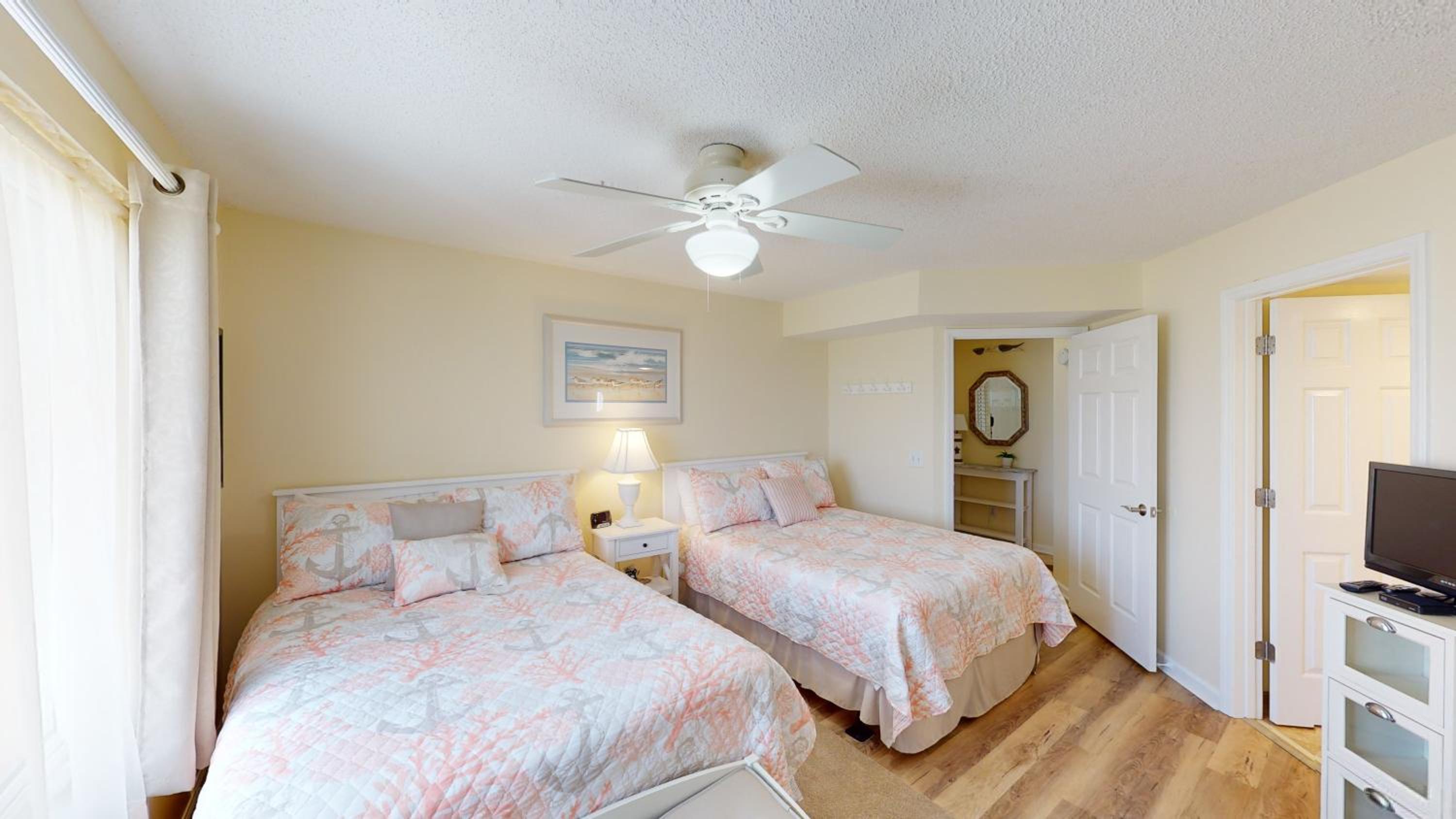 2 Bedrooms, Condo, Ocean Front