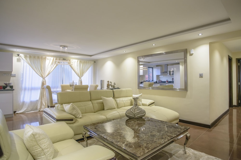 The Landmark Suites 17/34