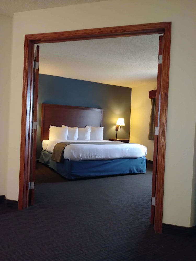 1 BEDROOM, PREMIER, SUITE