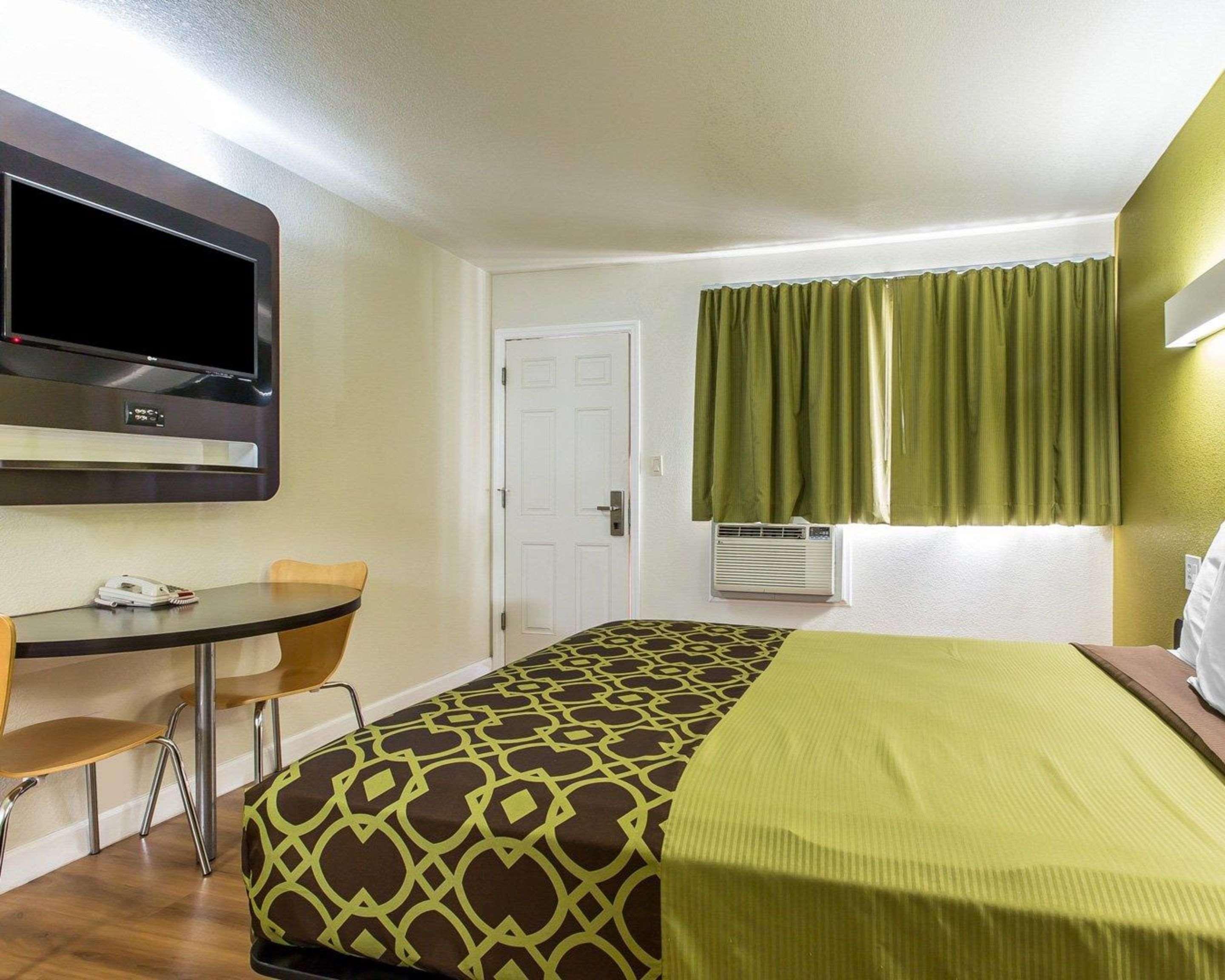 Room, Queen Bed