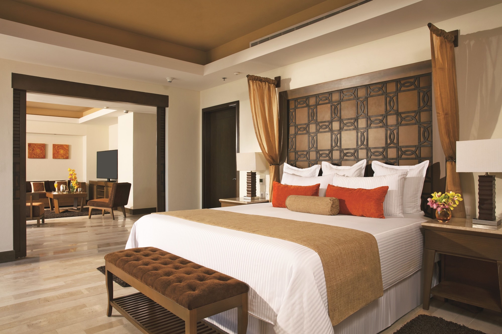 Preferred Club, Master, Suite, King Bed, Ocean Front