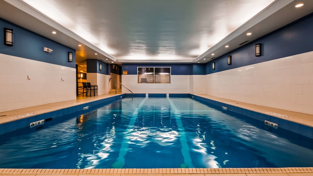 Best Western Plus Chocolate Lake Hotel 34/80