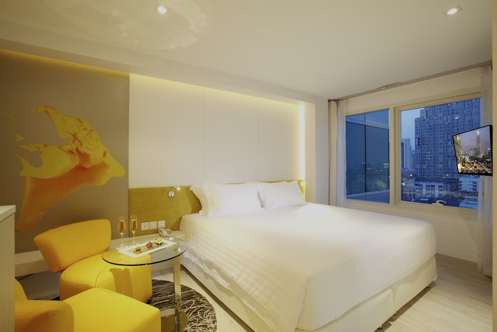 Centara Watergate Pavilion Hotel Bangkok 12/87