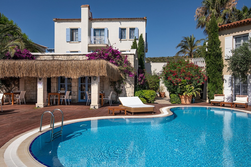 Alacati Port Hotel 48/50